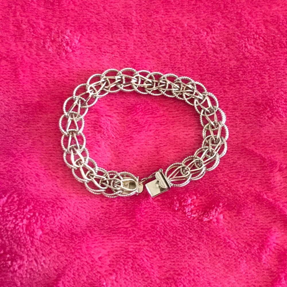 Sparkle sterling bracelet with circular design